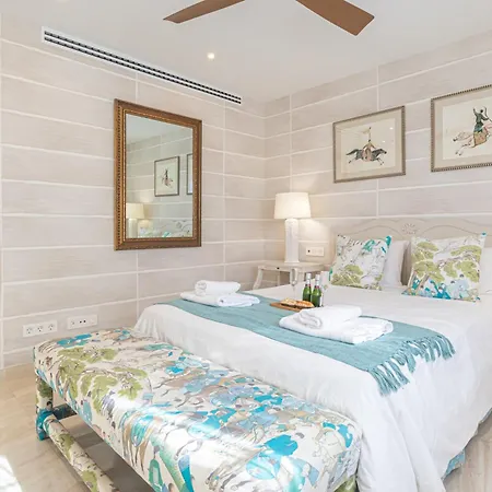 Luxury Family Escape Golf & Pool Retreat - Happy Apartment *