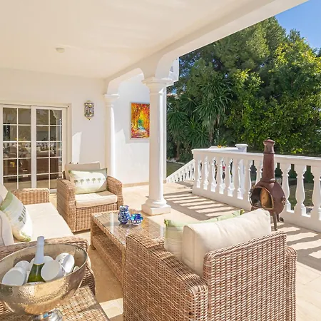 Apartment Luxury Family Escape Golf & Pool Retreat - Happy *