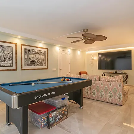 Apartment Luxury Family Escape Golf & Pool Retreat - Happy