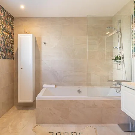 Apartment Luxury Family Escape Golf & Pool Retreat - Happy