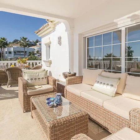 Luxury Family Escape Golf & Pool Retreat - Happy Apartment *